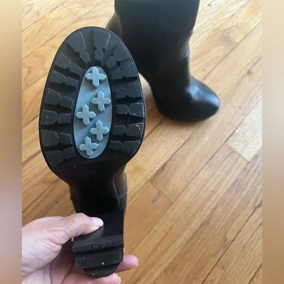 Women's Black Leather Boots - Picture 4 of 4